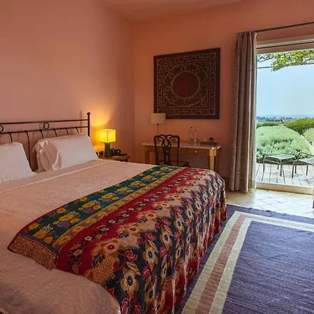 La Foresteria Planeta Wine & Club מנפי