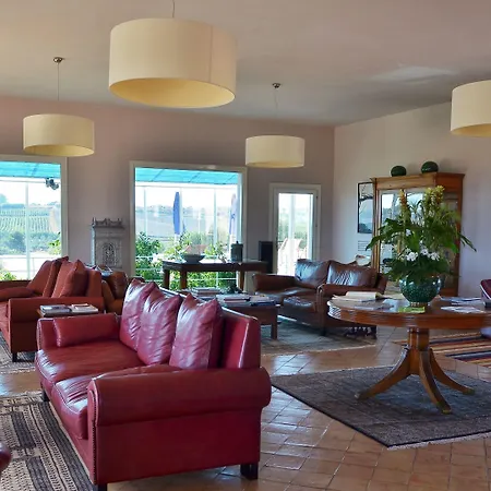 La Foresteria Planeta Wine & Club 4* מנפי